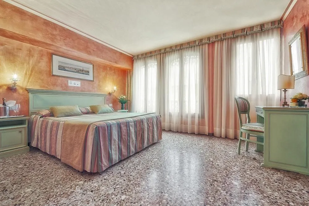Hotel Firenze Venice 3*,