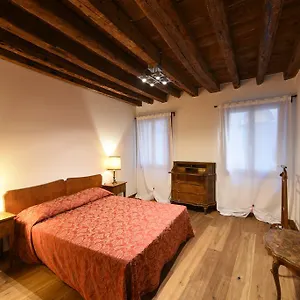Apartment Mercerie E Capitello Apartments, Venice